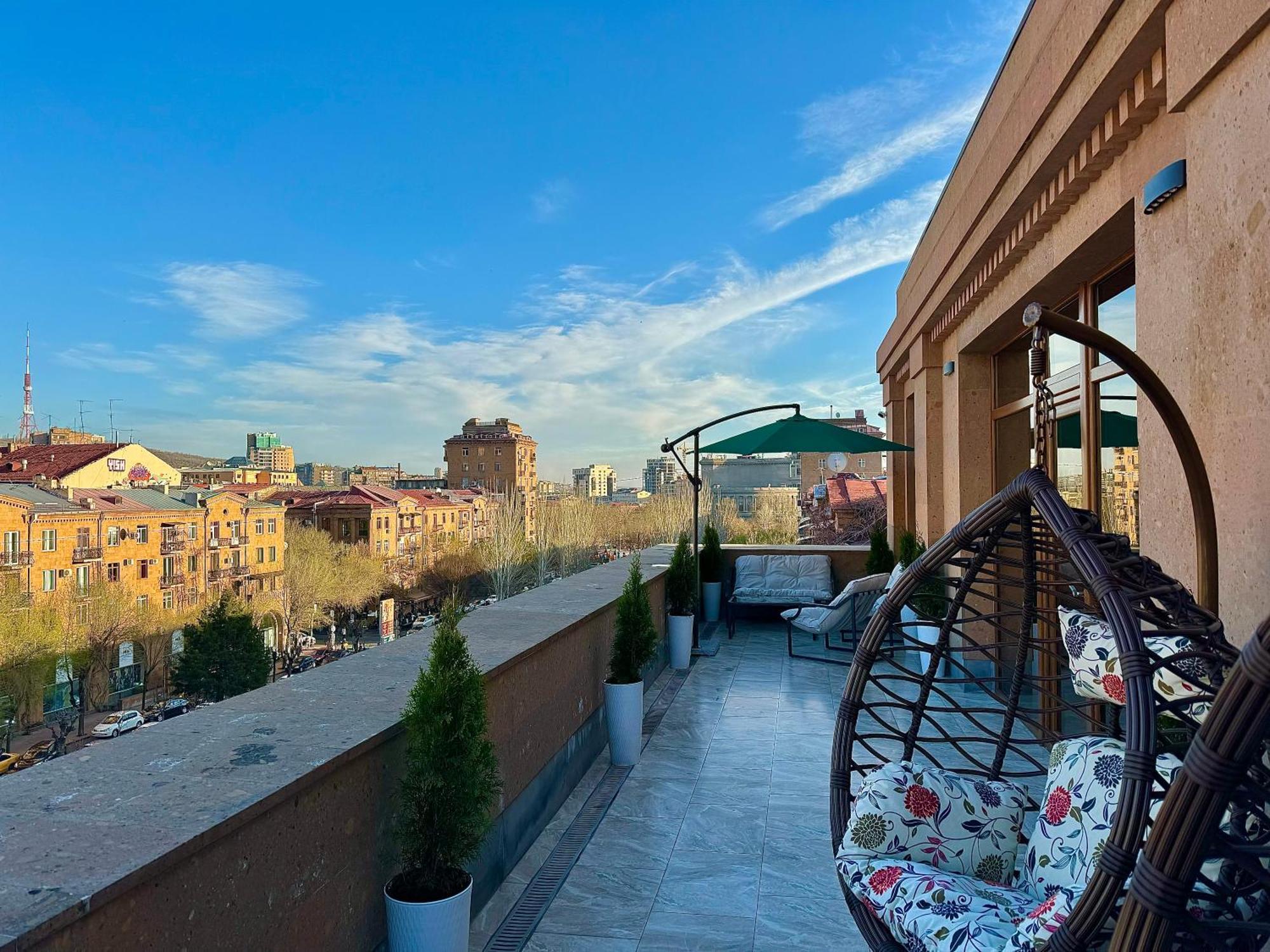 Touch The Sky Apartment Ереван Екстериор снимка