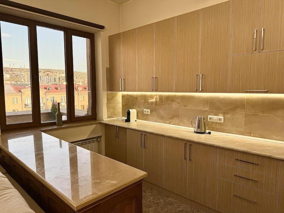 Touch The Sky Apartment Ереван Екстериор снимка