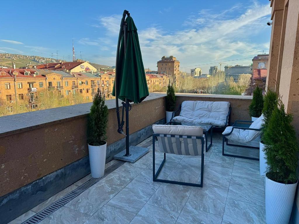 Touch The Sky Apartment Ереван Екстериор снимка